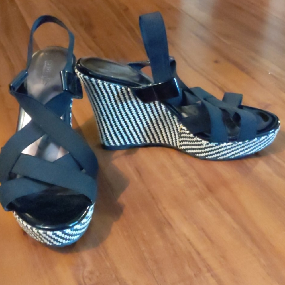 Black and white wedges